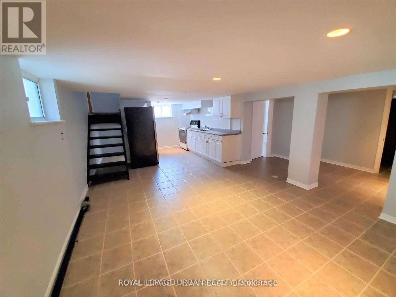 130 Yardley Avenue, Toronto, Ontario  M4B 2B2 - Photo 2 - E12059073