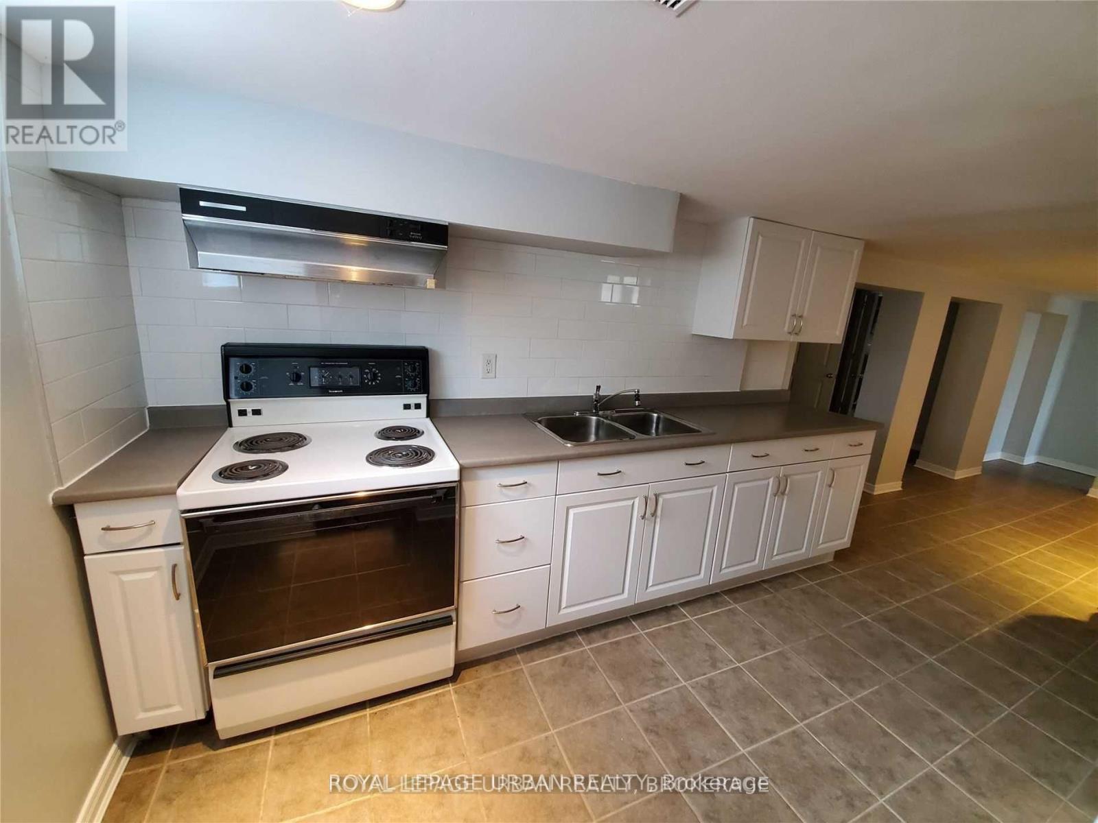 130 Yardley Avenue, Toronto, Ontario  M4B 2B2 - Photo 3 - E12059073