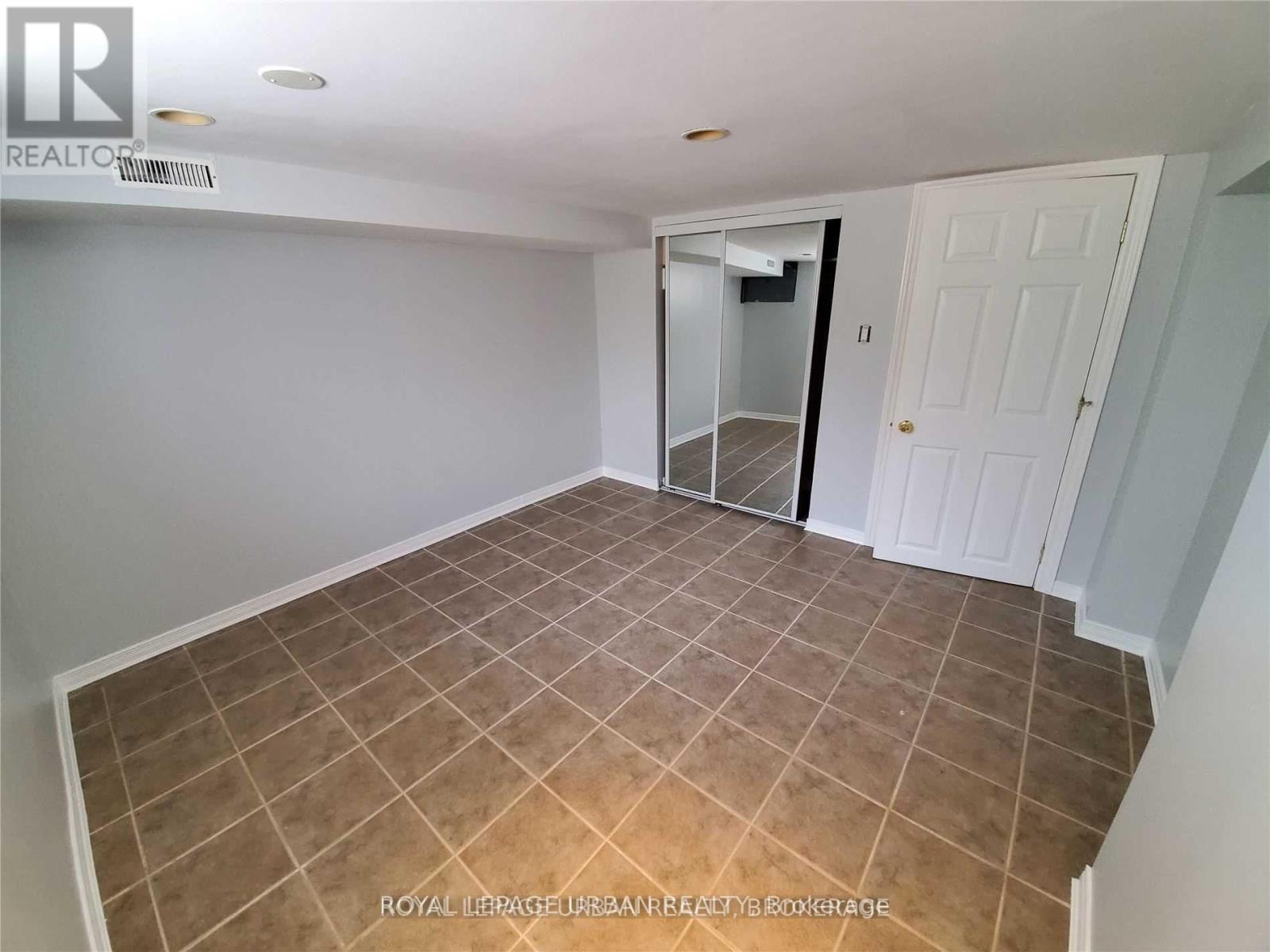 130 Yardley Avenue, Toronto, Ontario  M4B 2B2 - Photo 4 - E12059073