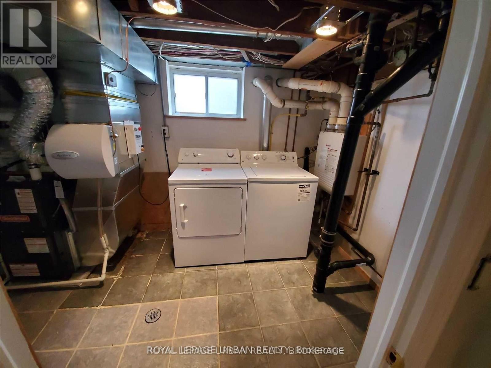 130 Yardley Avenue, Toronto, Ontario  M4B 2B2 - Photo 6 - E12059073
