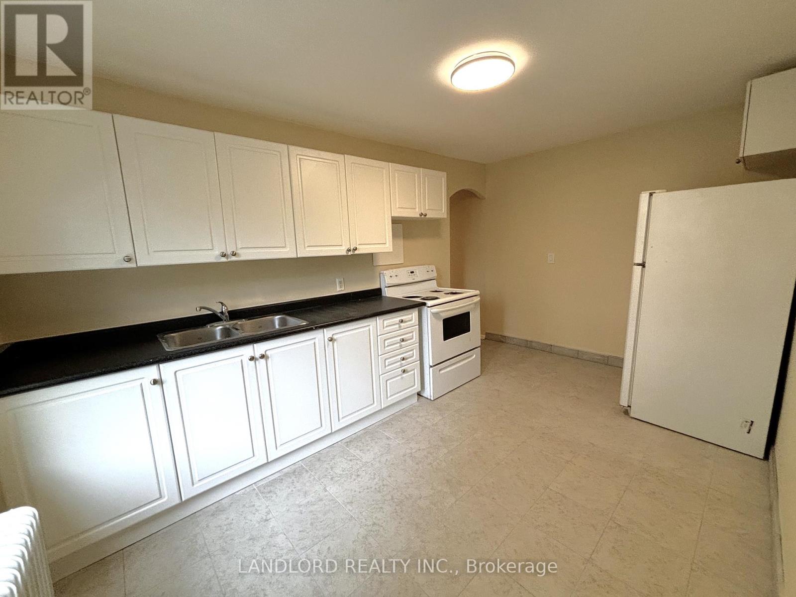13 - 2696 Lake Shore Boulevard W, Toronto, Ontario  M8V 1G8 - Photo 2 - W12059022