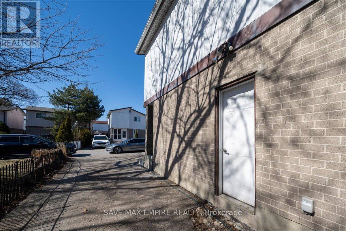 18 Hasting Square, Brampton, Ontario  L6S 2N8 - Photo 33 - W12059041