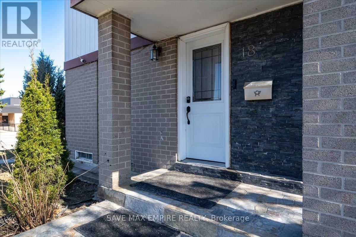 18 Hasting Square, Brampton, Ontario  L6S 2N8 - Photo 5 - W12059041