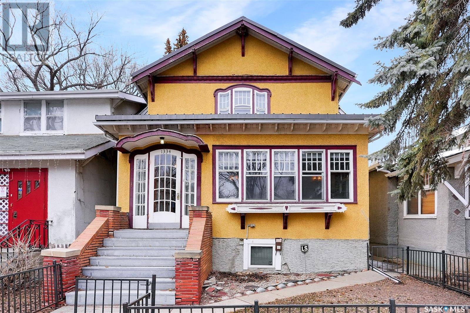 Property at 1334 Victoria AVENUE image 1