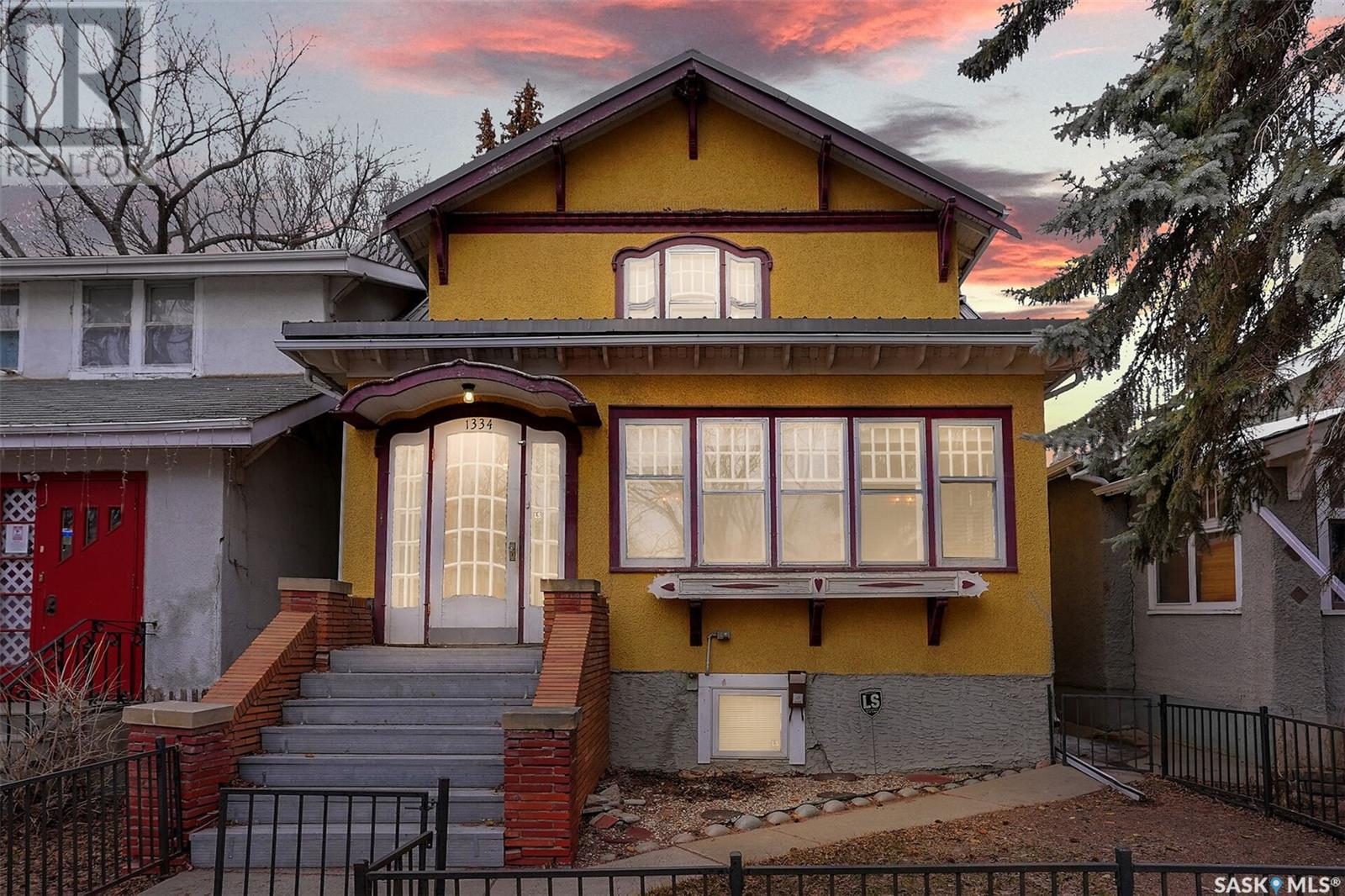 Property at 1334 Victoria AVENUE image 2