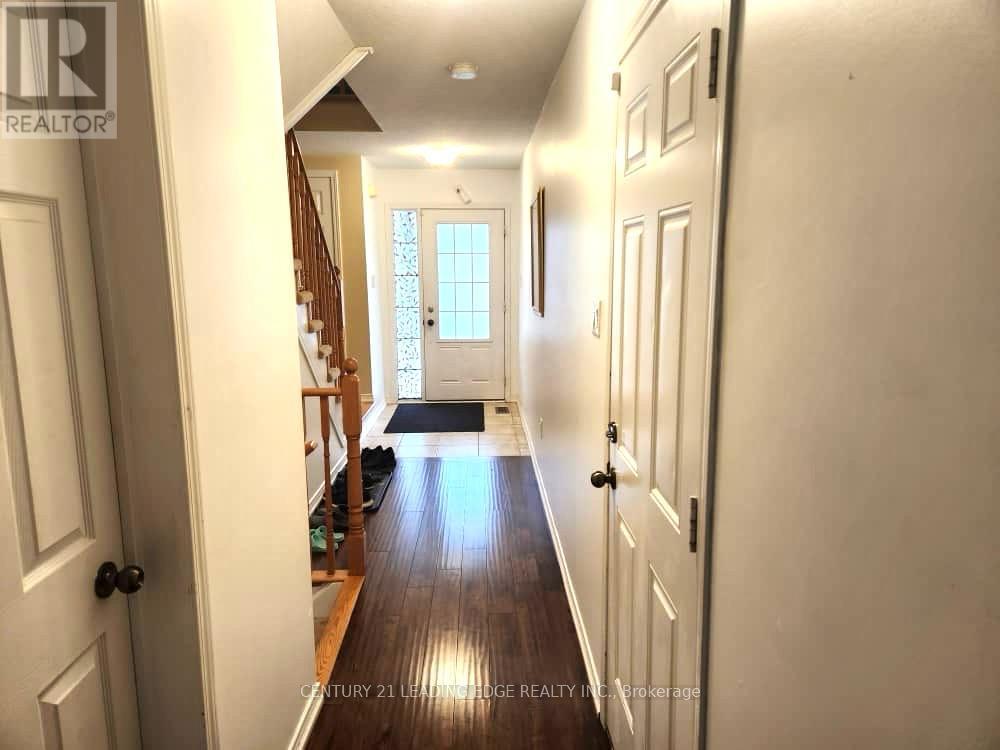 64 English Lane, Brantford, Ontario  N3T 0G9 - Photo 2 - X12059085