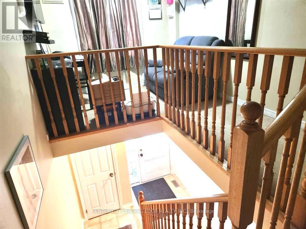 64 English Lane, Brantford, Ontario  N3T 0G9 - Photo 3 - X12059085