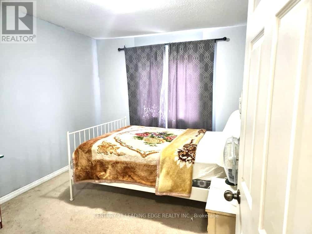 64 English Lane, Brantford, Ontario  N3T 0G9 - Photo 6 - X12059085