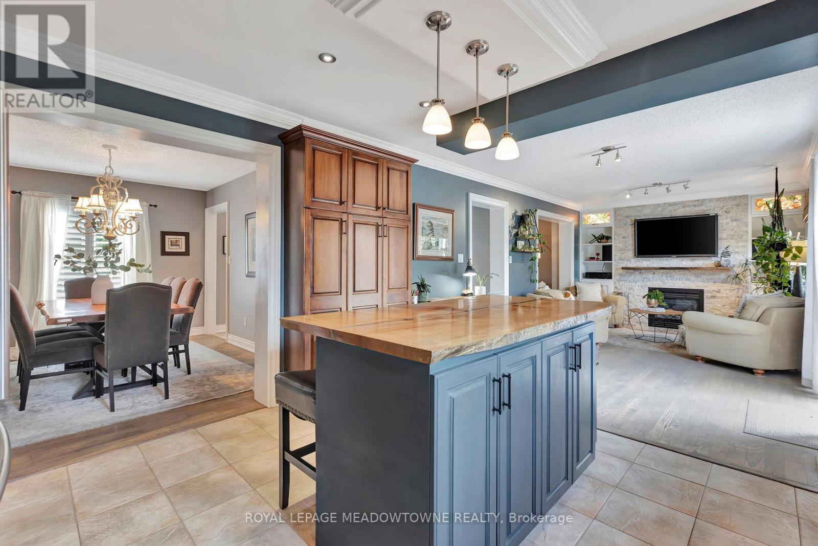 1 Woodspring Court E, Hamilton, Ontario  L8N 2Z7 - Photo 6 - X12059098