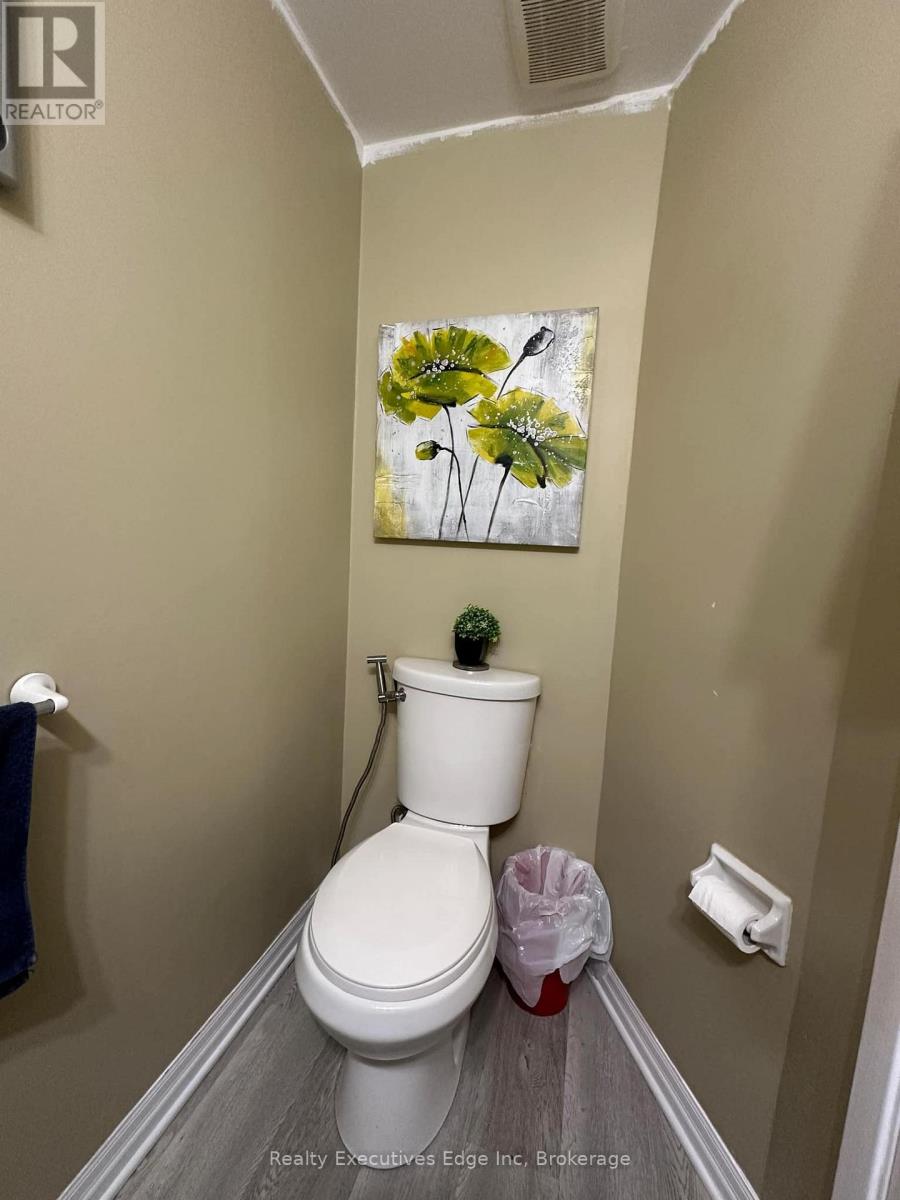 4 - 5982 Dunn Street, Niagara Falls, Ontario  L2G 7J9 - Photo 10 - X12059304