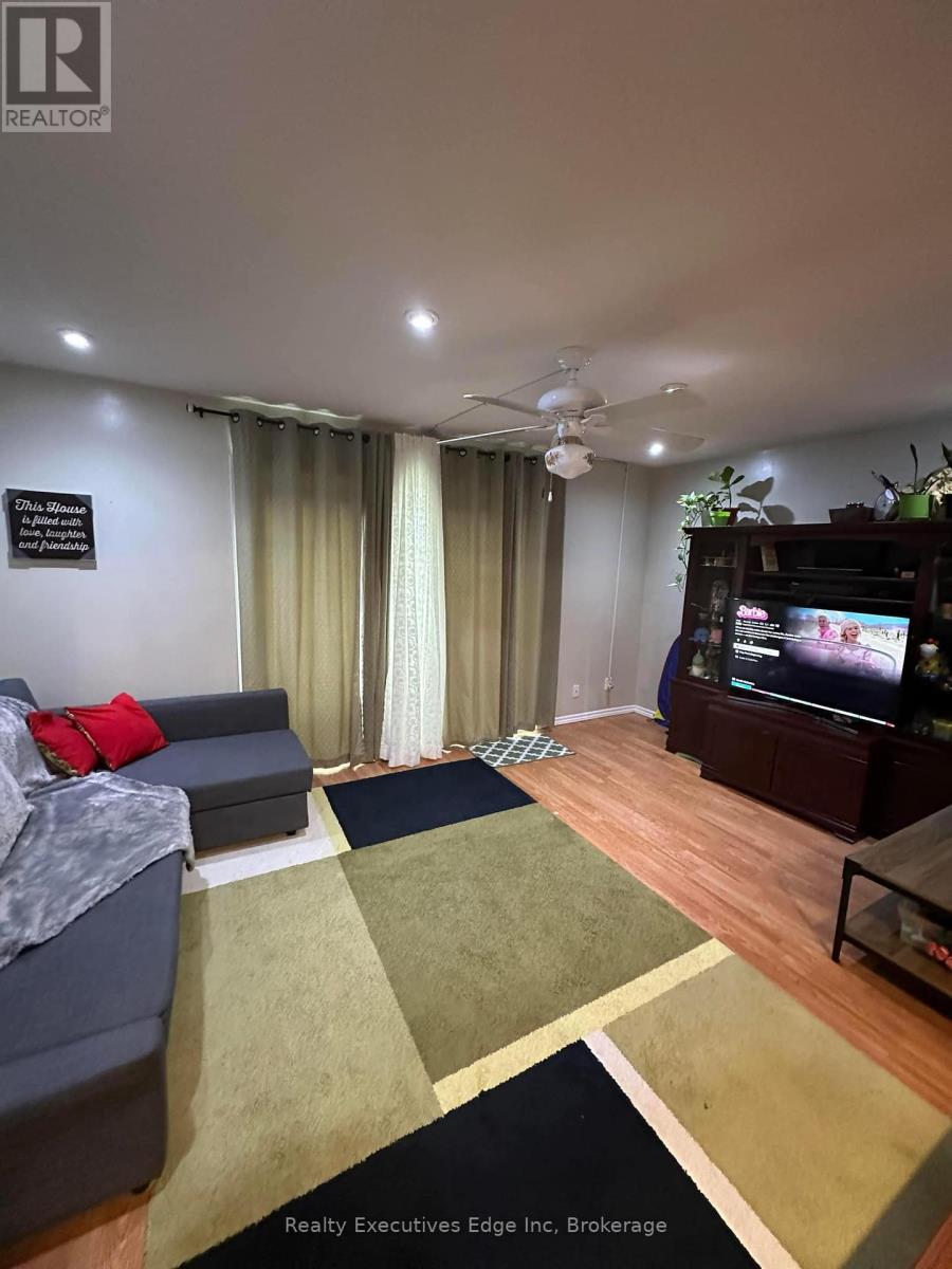 4 - 5982 Dunn Street, Niagara Falls, Ontario  L2G 7J9 - Photo 8 - X12059304