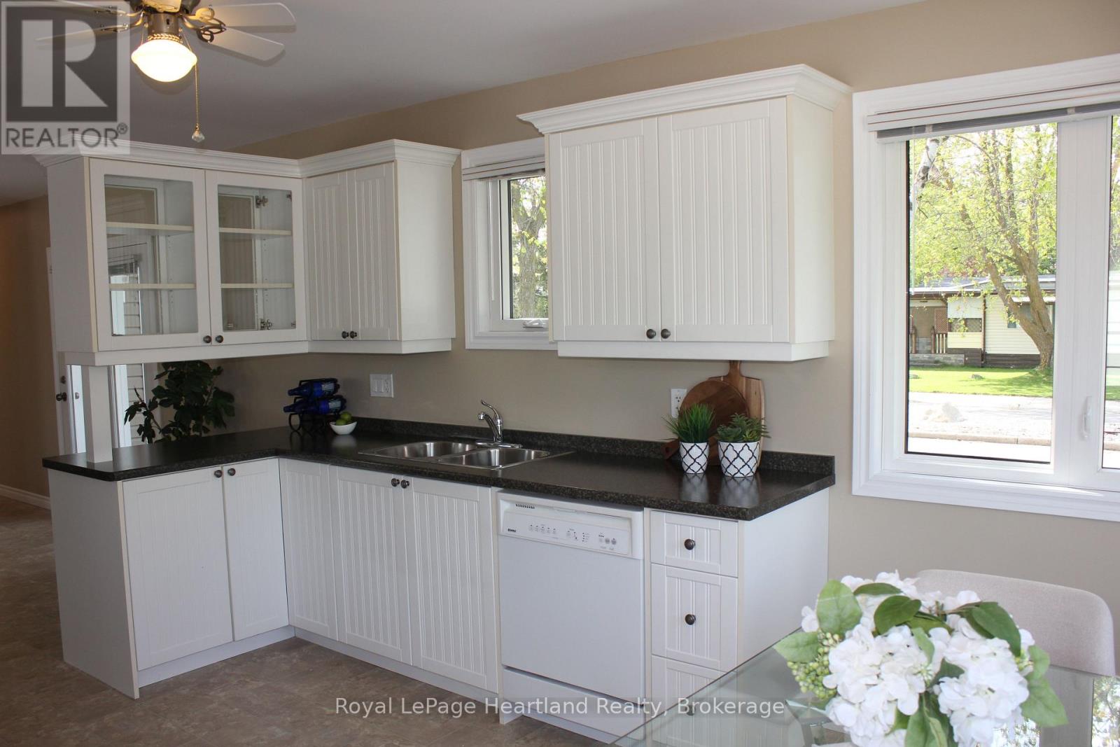 21 Kalisch Avenue, South Huron, Ontario  N0M 1S3 - Photo 4 - X12059344