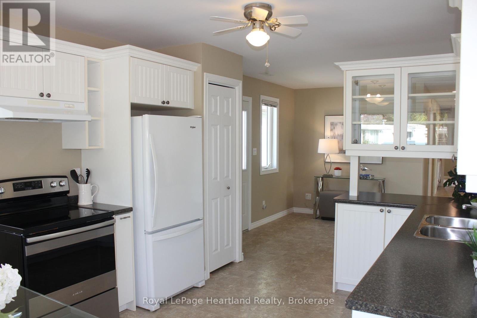 21 Kalisch Avenue, South Huron, Ontario  N0M 1S3 - Photo 5 - X12059344