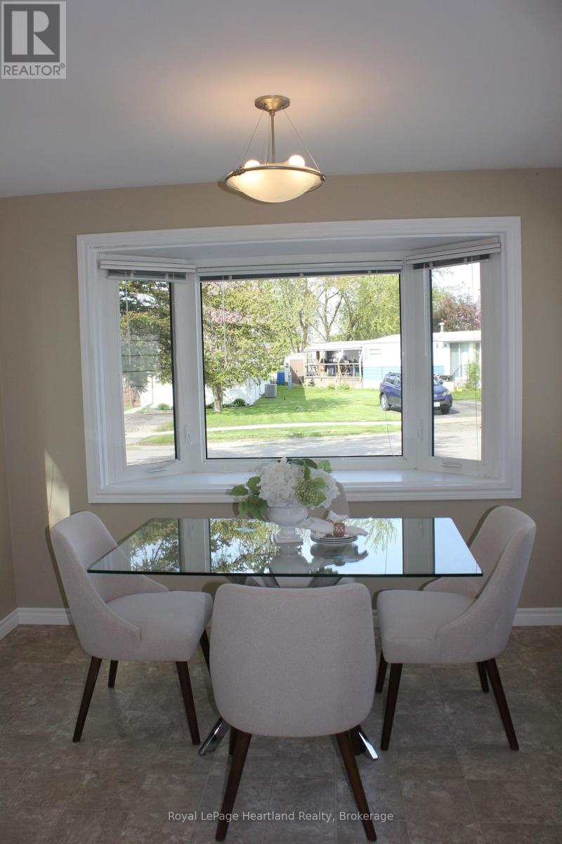 21 Kalisch Avenue, South Huron, Ontario  N0M 1S3 - Photo 6 - X12059344