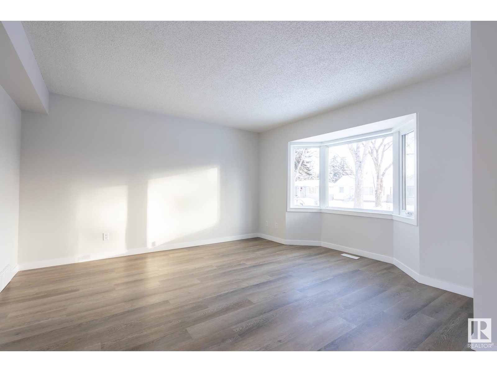 Property at 12940 120 ST NW image 4