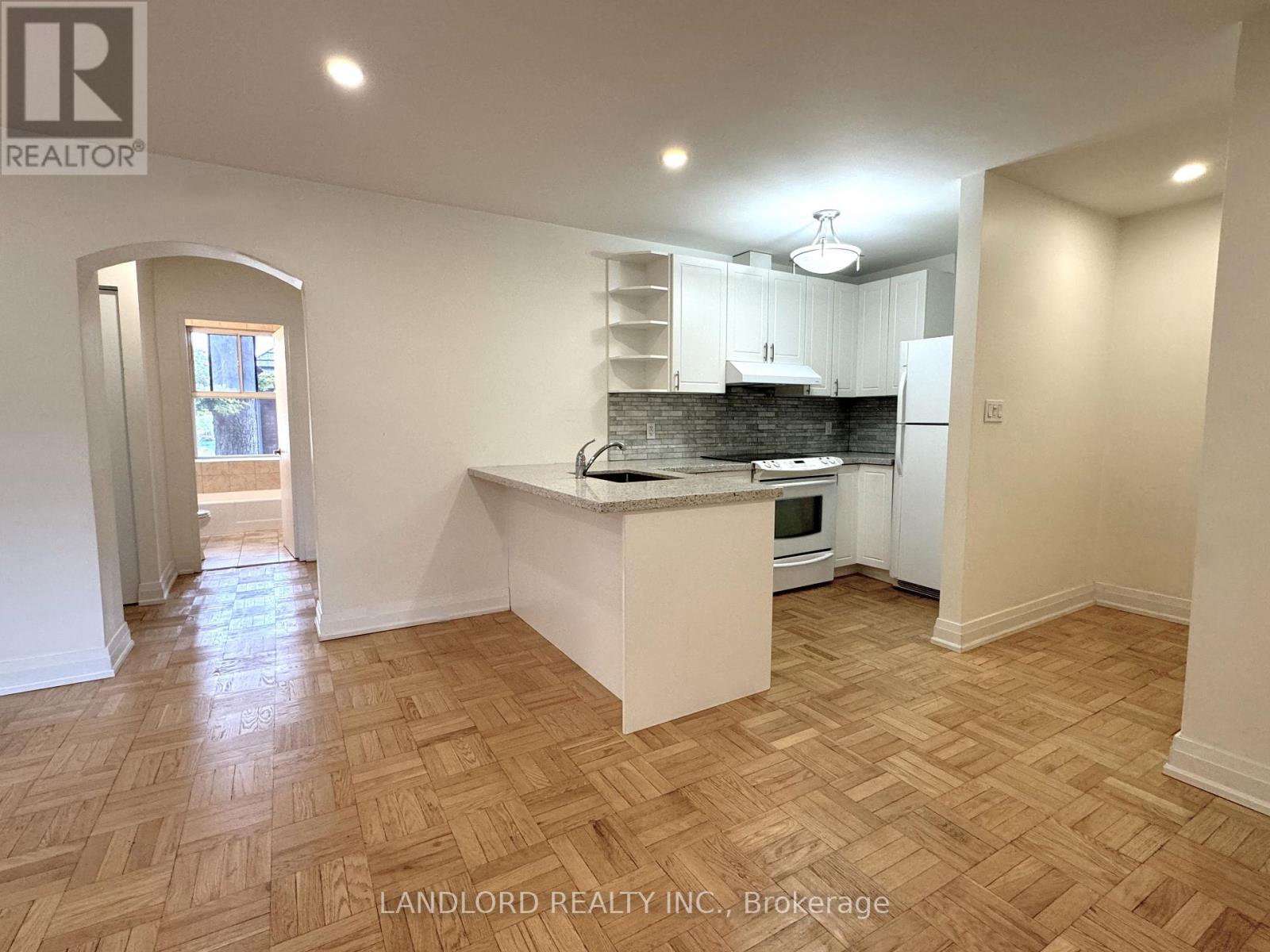 4 - 2696 Lake Shore Boulevard W, Toronto (Mimico), Ontario  M8V 1G8 - Photo 2 - W12059148