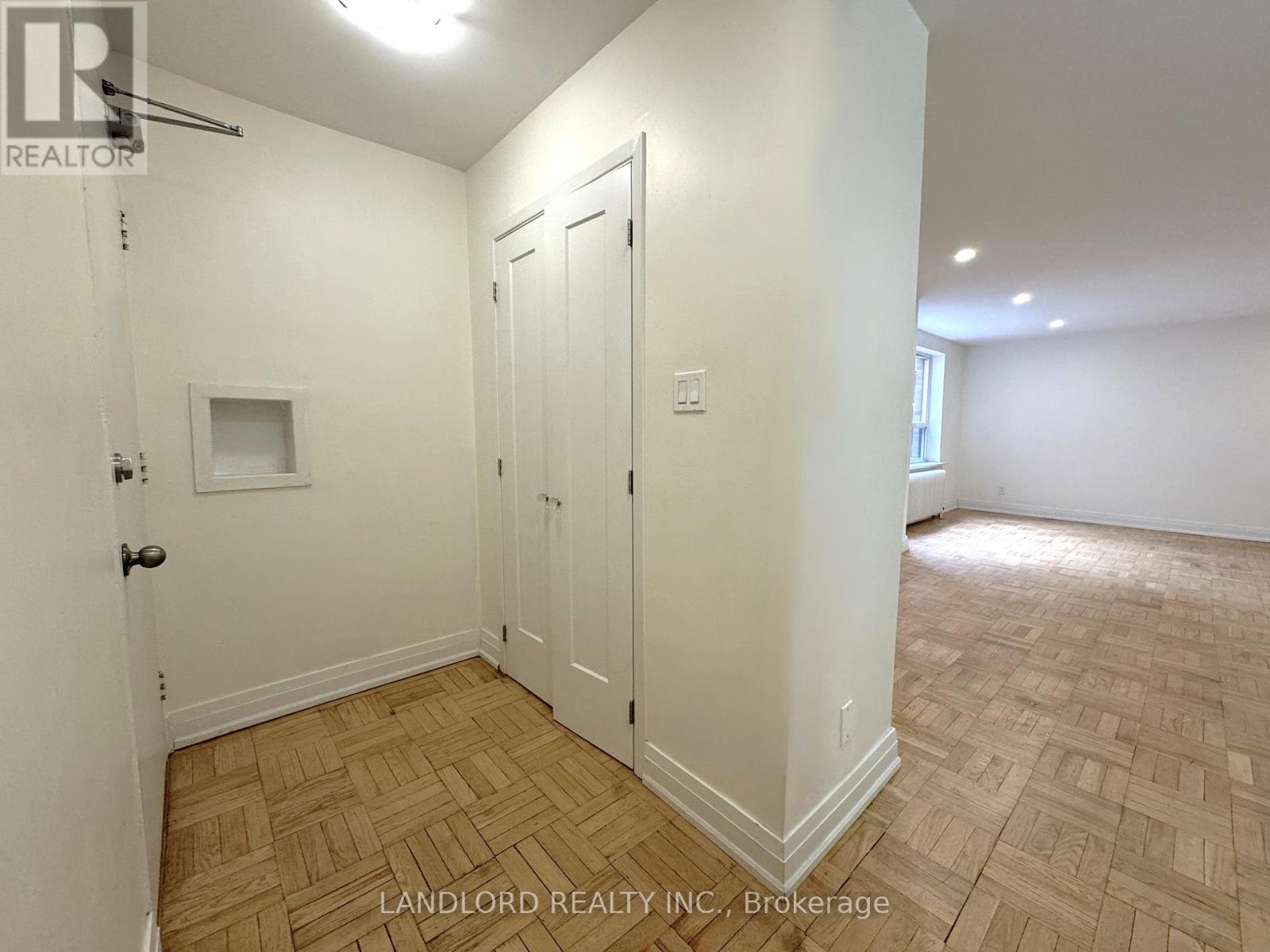 4 - 2696 Lake Shore Boulevard W, Toronto (Mimico), Ontario  M8V 1G8 - Photo 8 - W12059148