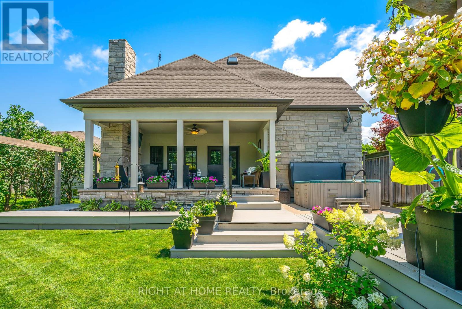 Property at 611 SIMCOE STREET image 2
