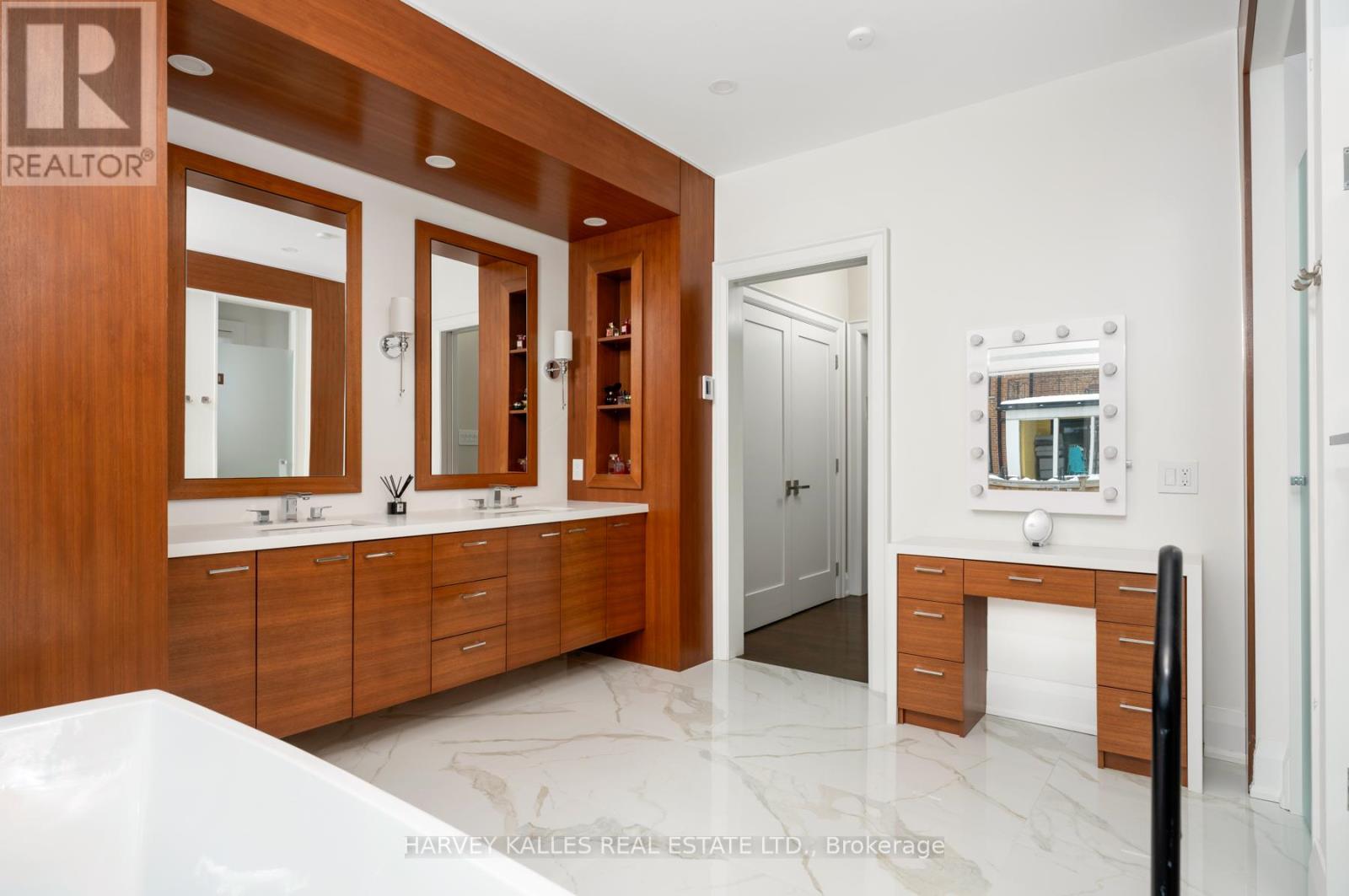 313 Hillhurst Boulevard, Toronto (Englemount-Lawrence), Ontario  M6B 1M9 - Photo 30 - C12051903