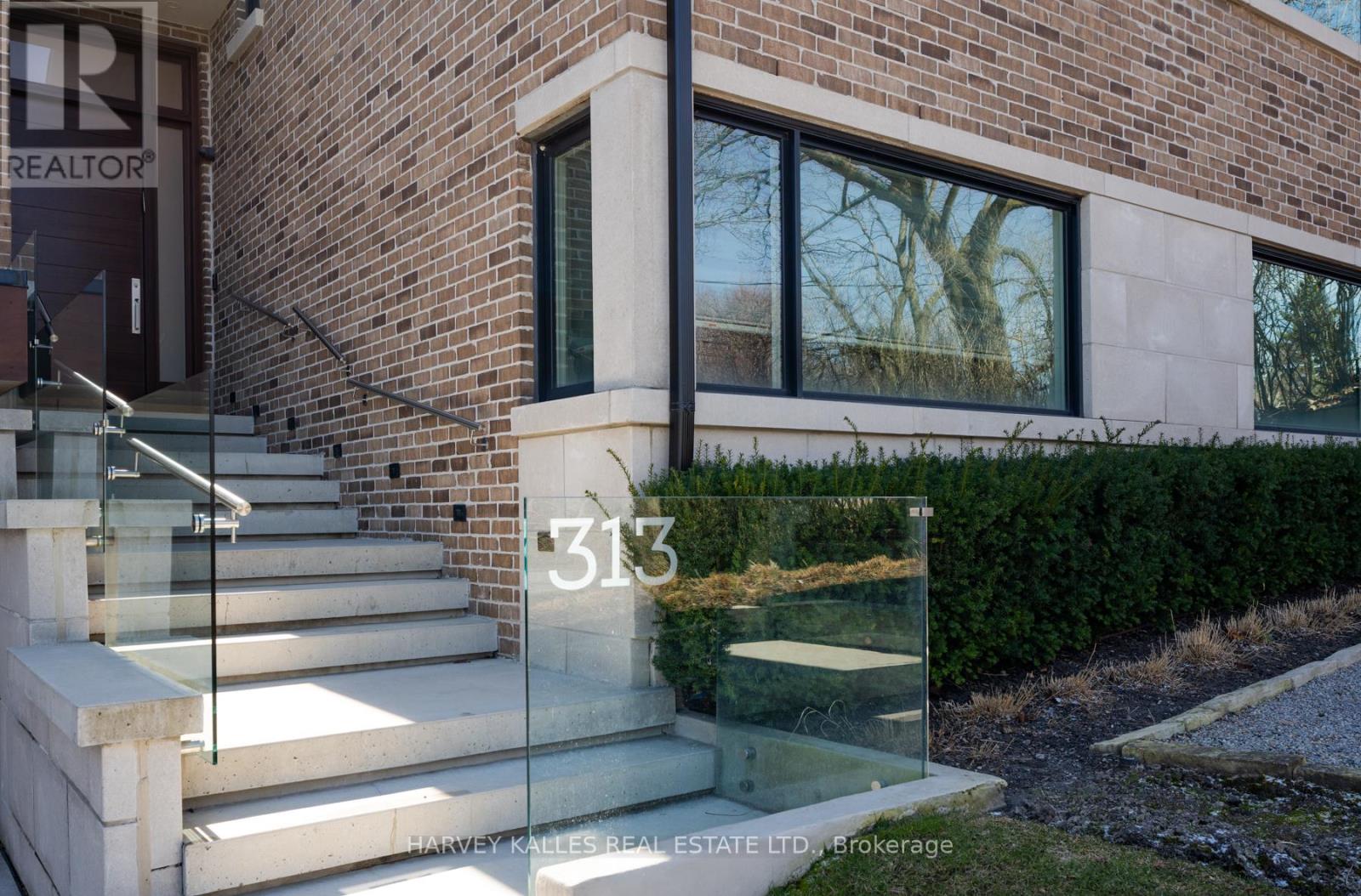 313 Hillhurst Boulevard, Toronto (Englemount-Lawrence), Ontario  M6B 1M9 - Photo 37 - C12051903