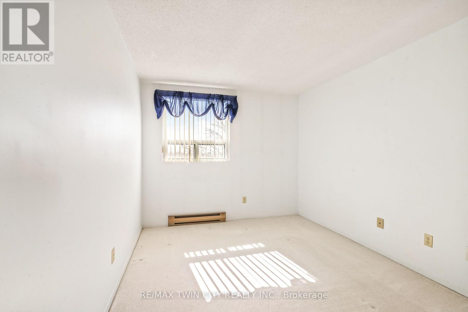 301 - 421 Fairview Drive, Brantford, Ontario  N3R 7M3 - Photo 13 - X12059453