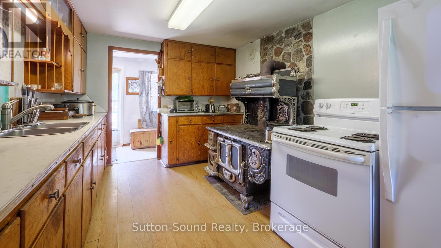 43 Bartley Drive, Northern Bruce Peninsula, Ontario  N0H 1Z0 - Photo 5 - X12059500