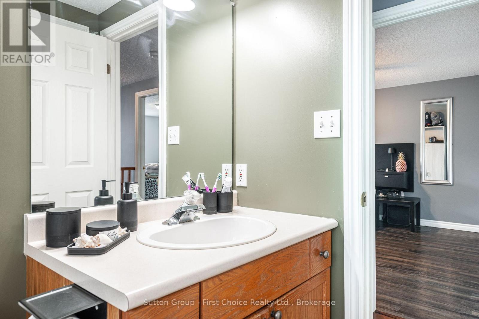 110 Wingfield Avenue, Stratford, Ontario  N5A 7Z2 - Photo 35 - X12059522