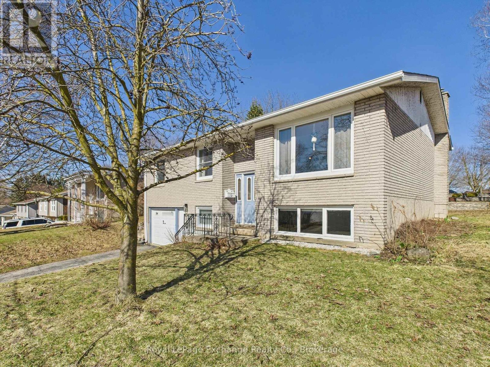 523 19th Avenue, Hanover, Ontario  N4N 3G4 - Photo 2 - X12059499
