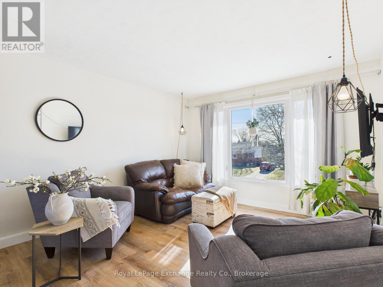 523 19th Avenue, Hanover, Ontario  N4N 3G4 - Photo 6 - X12059499