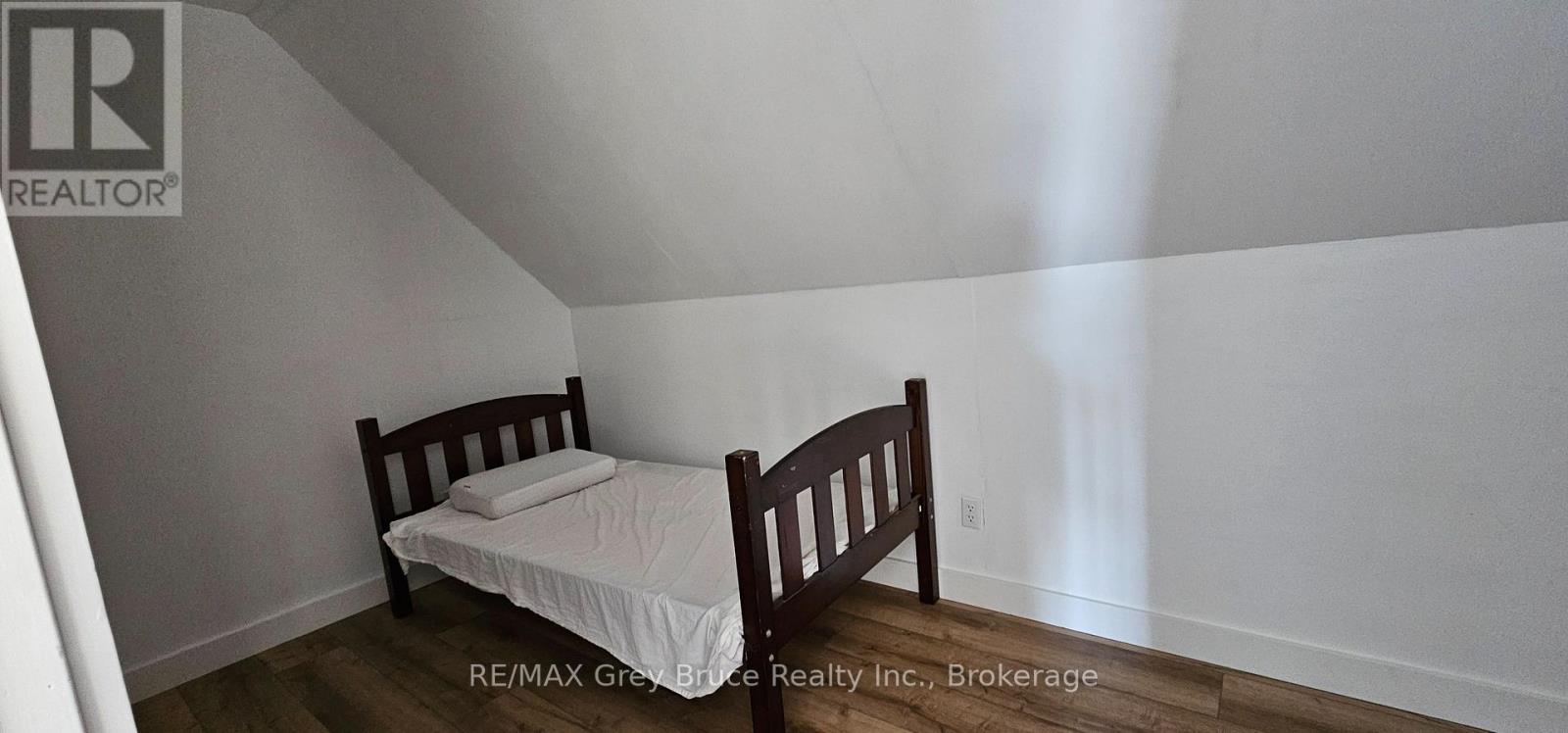 7 Bass Road, Northern Bruce Peninsula, Ontario  N0H 1Z0 - Photo 15 - X12059645