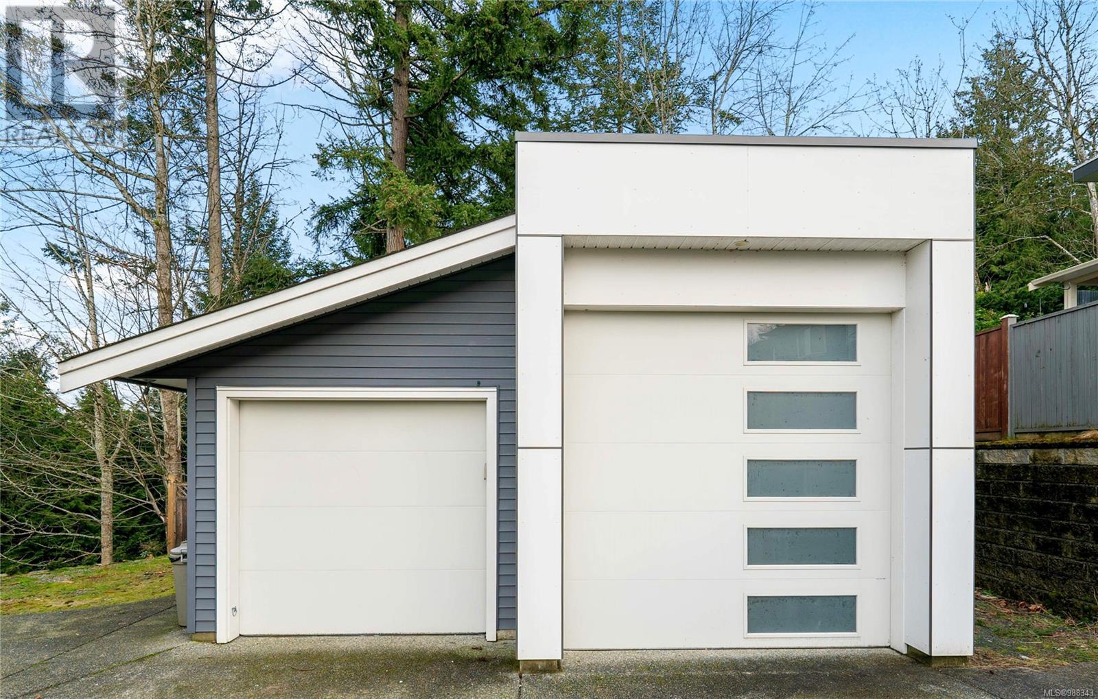 Property at 4981 Dunn Pl image 3