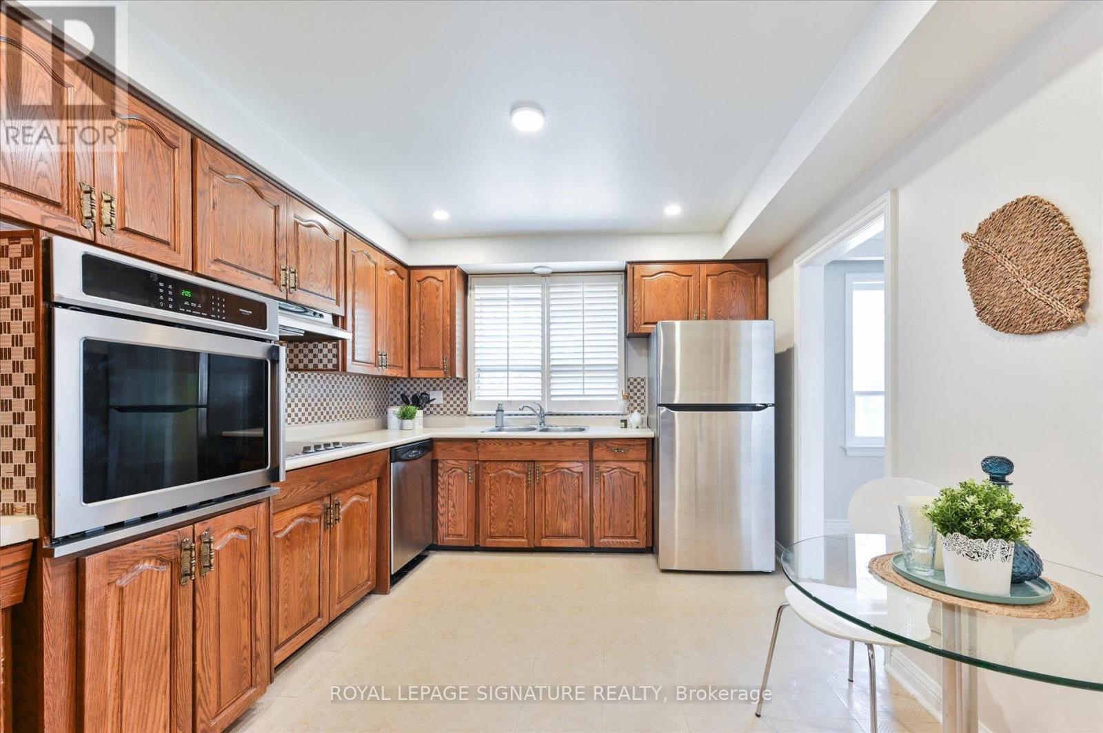 70 Anewen Drive, Toronto, Ontario  M4A 1S3 - Photo 10 - C12059526