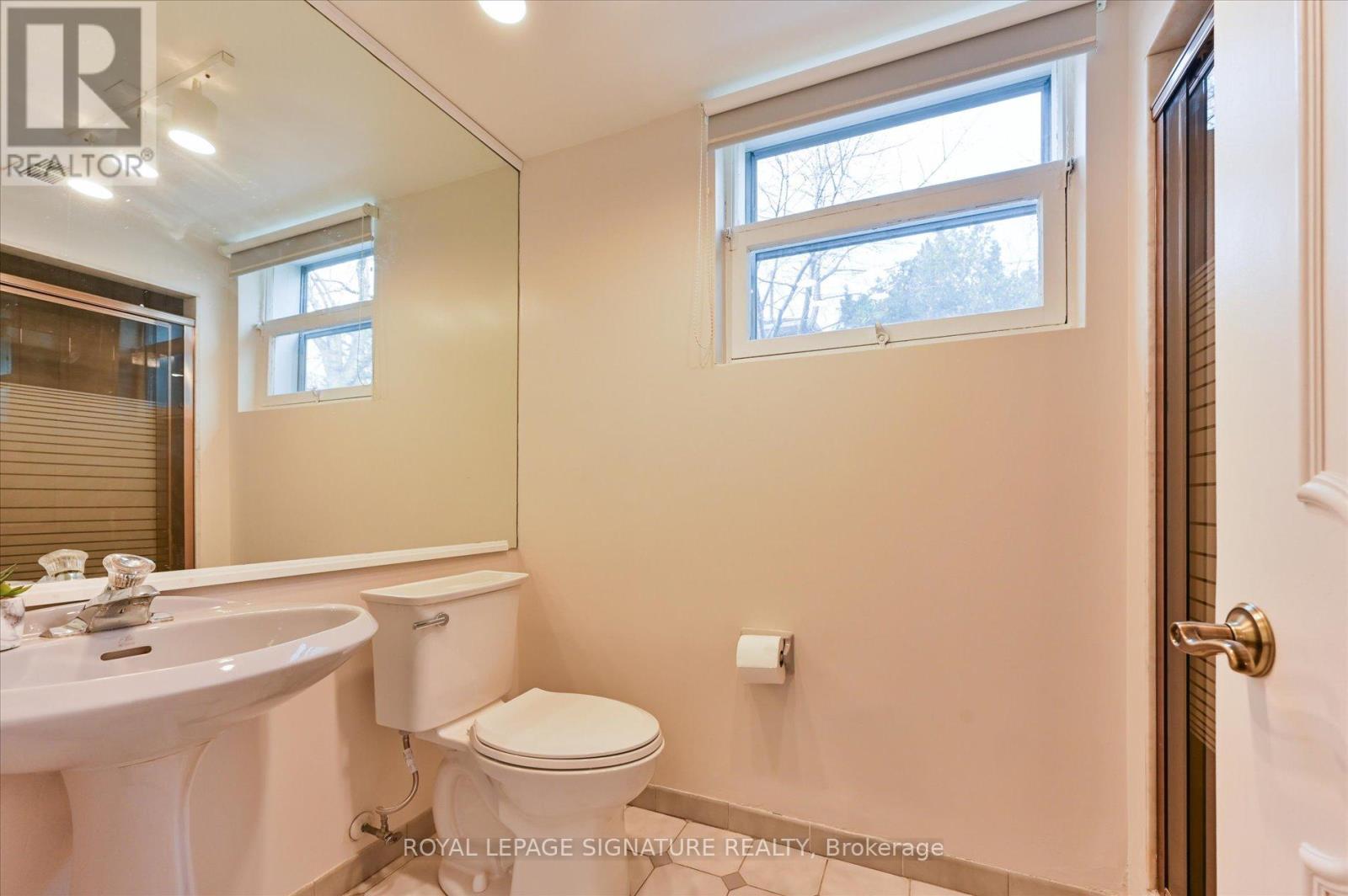 70 Anewen Drive, Toronto, Ontario  M4A 1S3 - Photo 23 - C12059526