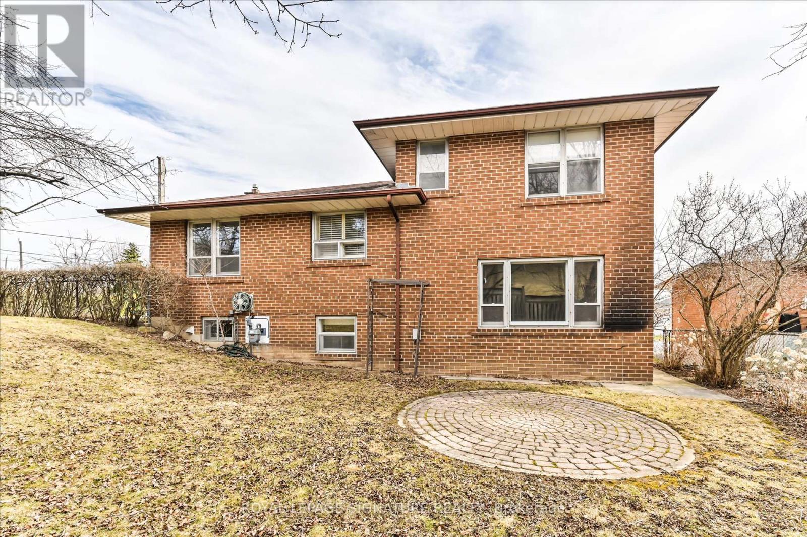 70 Anewen Drive, Toronto, Ontario  M4A 1S3 - Photo 26 - C12059526