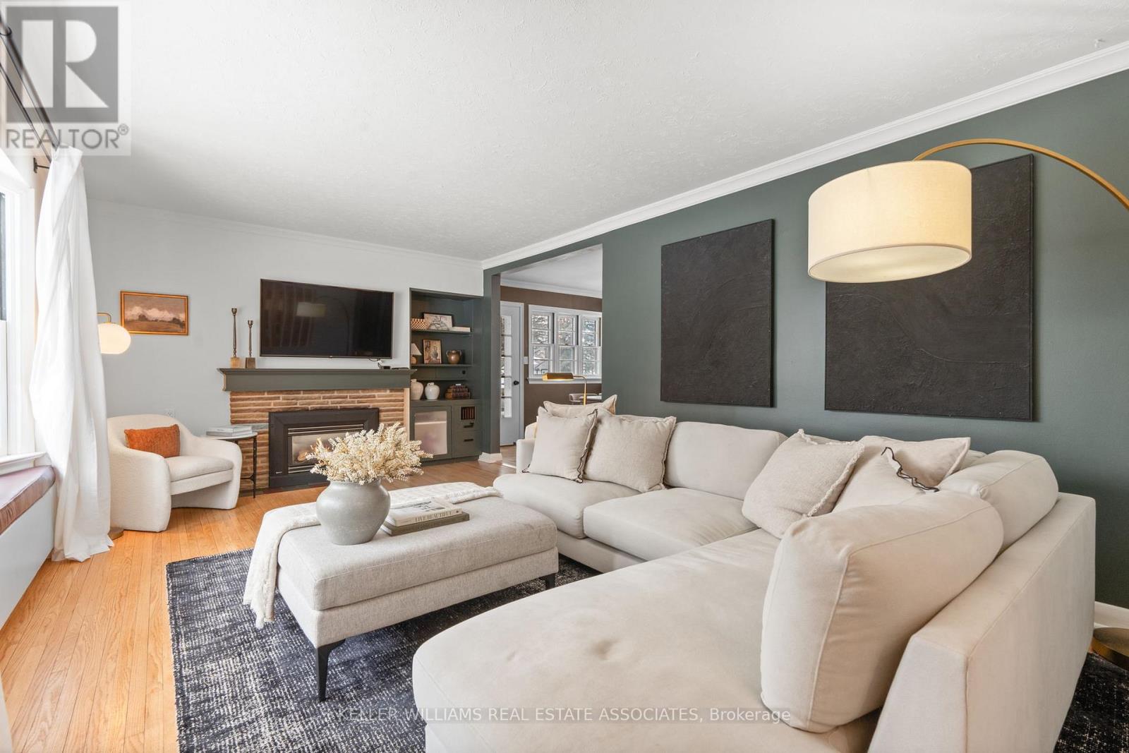 Property at 406 SAINT JOHN STREET W image 2