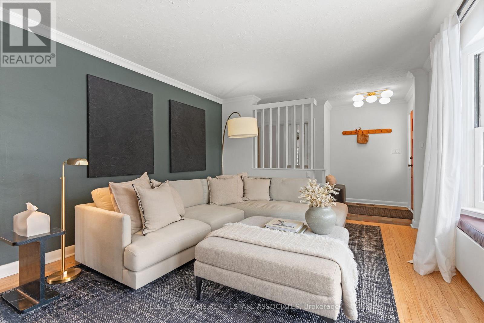 Property at 406 SAINT JOHN STREET W image 3
