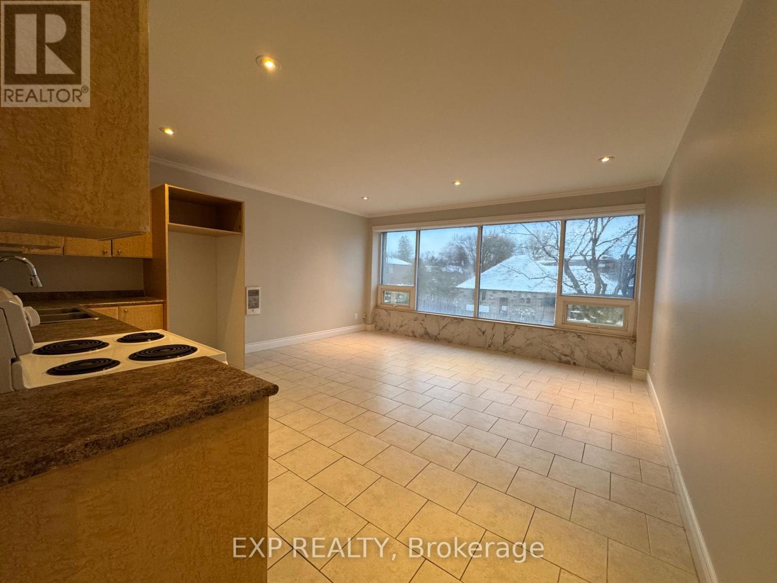 203 - 258 LAKESHORE ROAD E, Mississauga, Ontario
