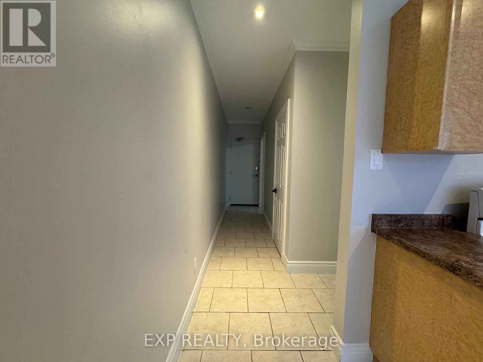 203 - 258 Lakeshore Road E, Mississauga, Ontario  L5G 1G9 - Photo 6 - W12059506