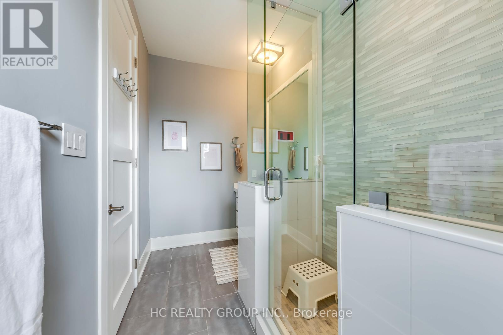 18 Ash Crescent, Toronto, Ontario  M8W 1E3 - Photo 26 - W12059516