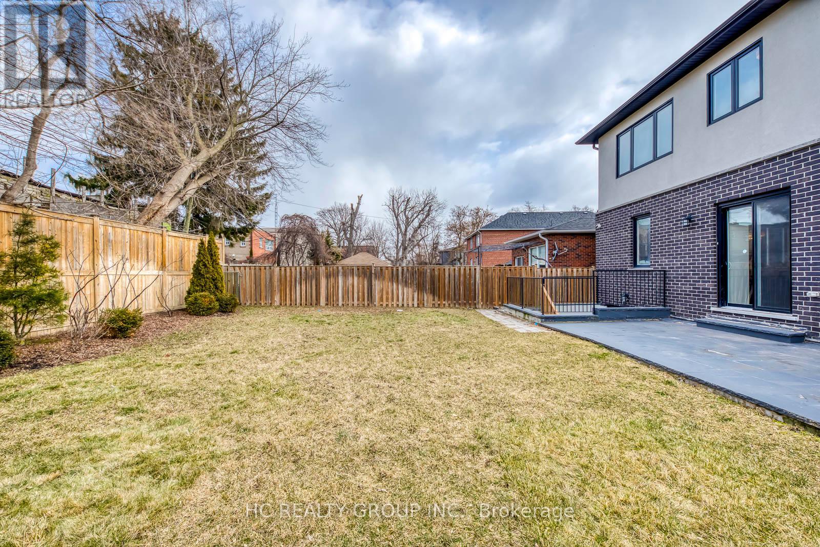 18 Ash Crescent, Toronto, Ontario  M8W 1E3 - Photo 37 - W12059516