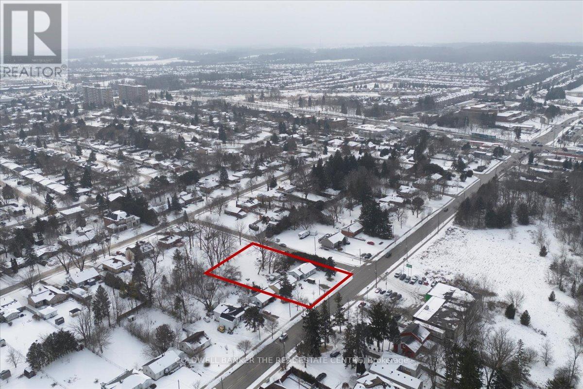 98 Eagle Street, Newmarket, Ontario  L3Y 1J4 - Photo 4 - N12059664