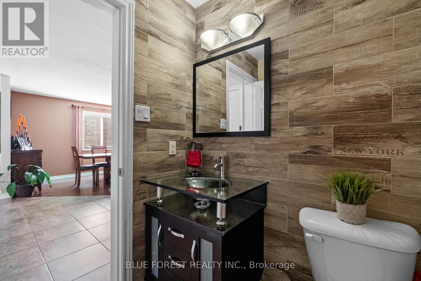 2982 Devon Road, London, Ontario  N6E 0A4 - Photo 9 - X12059769