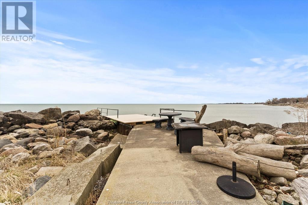 Property at 198 LAKESHORE image 3