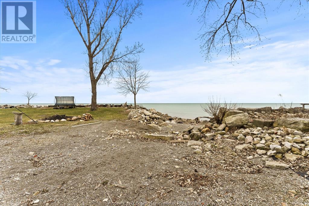 Property at 198 LAKESHORE image 2