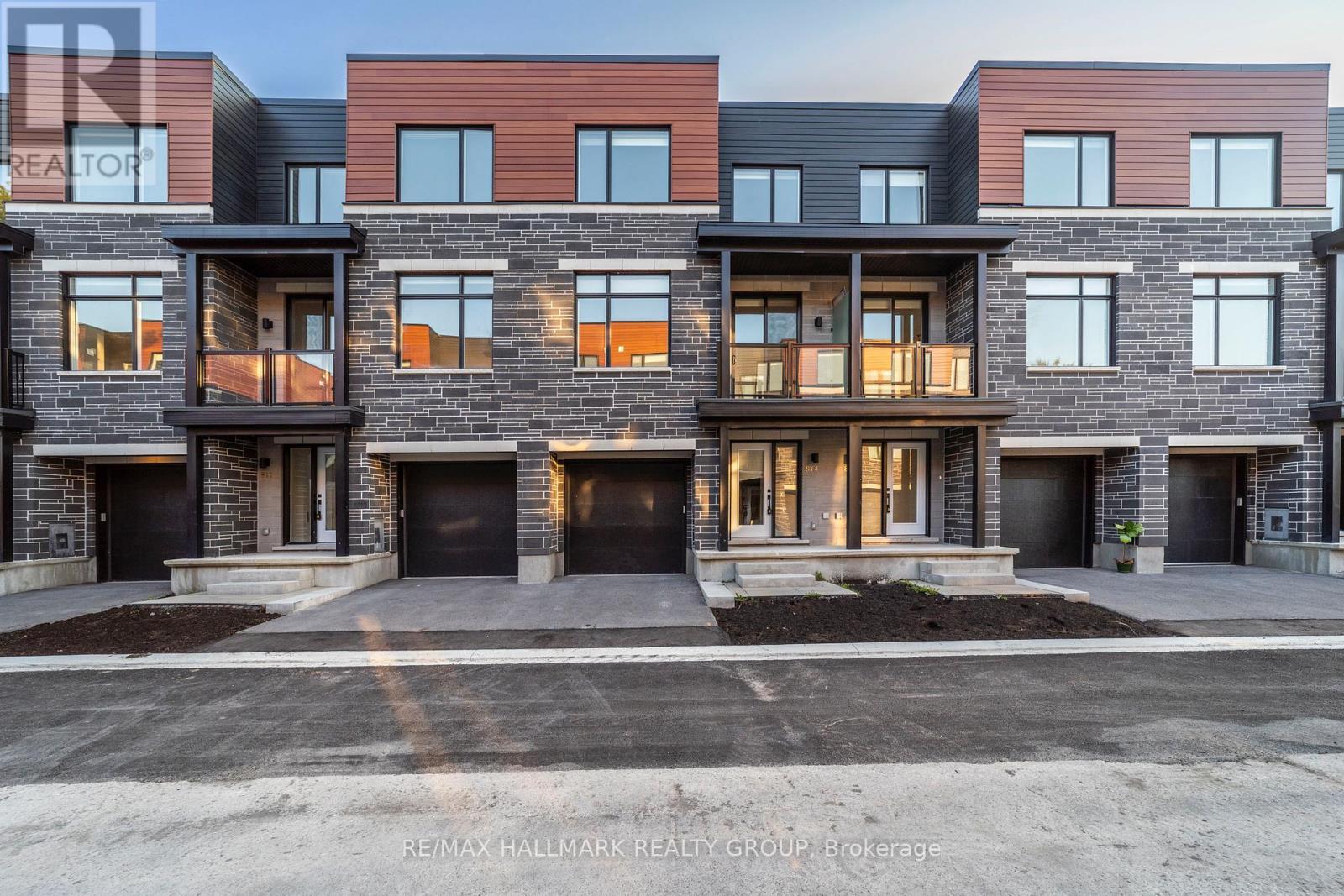 813 Star Private, Ottawa, Ontario  K2L 1W2 - Photo 3 - X12059700