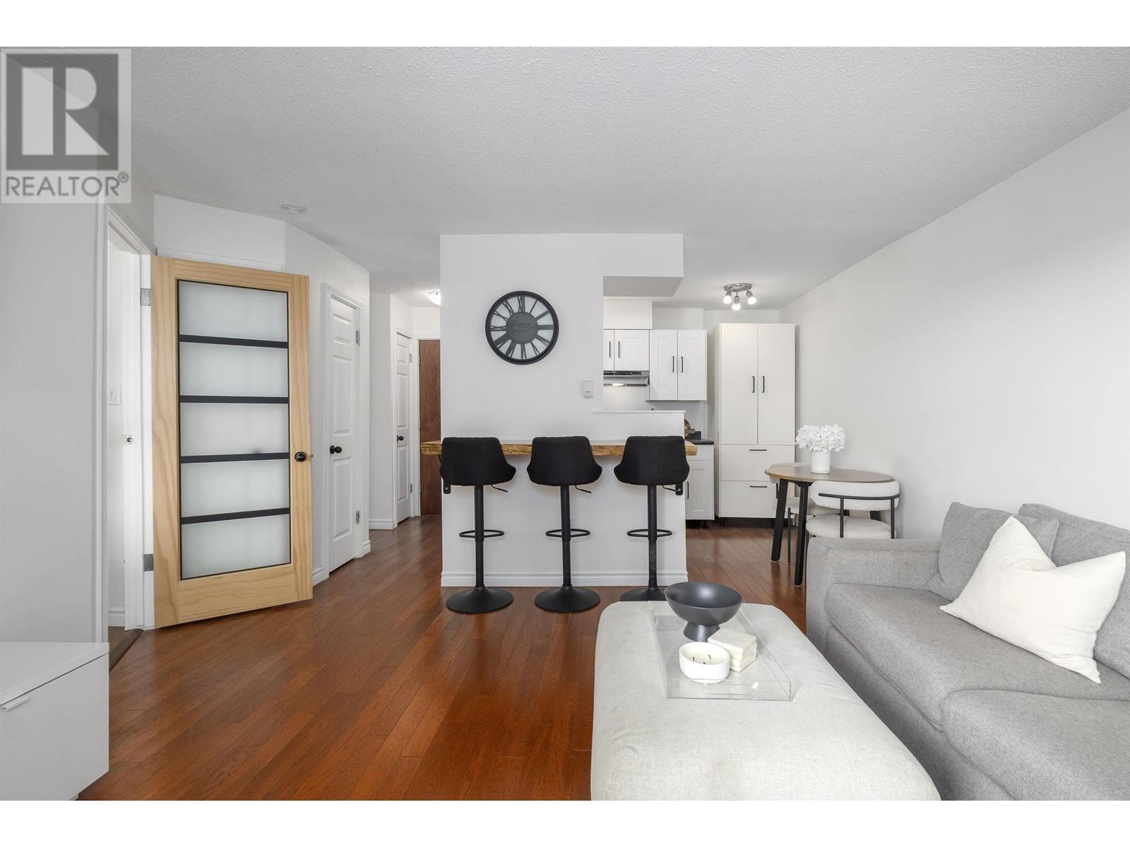 111 175 E 4TH STREET, north vancouver, British Columbia