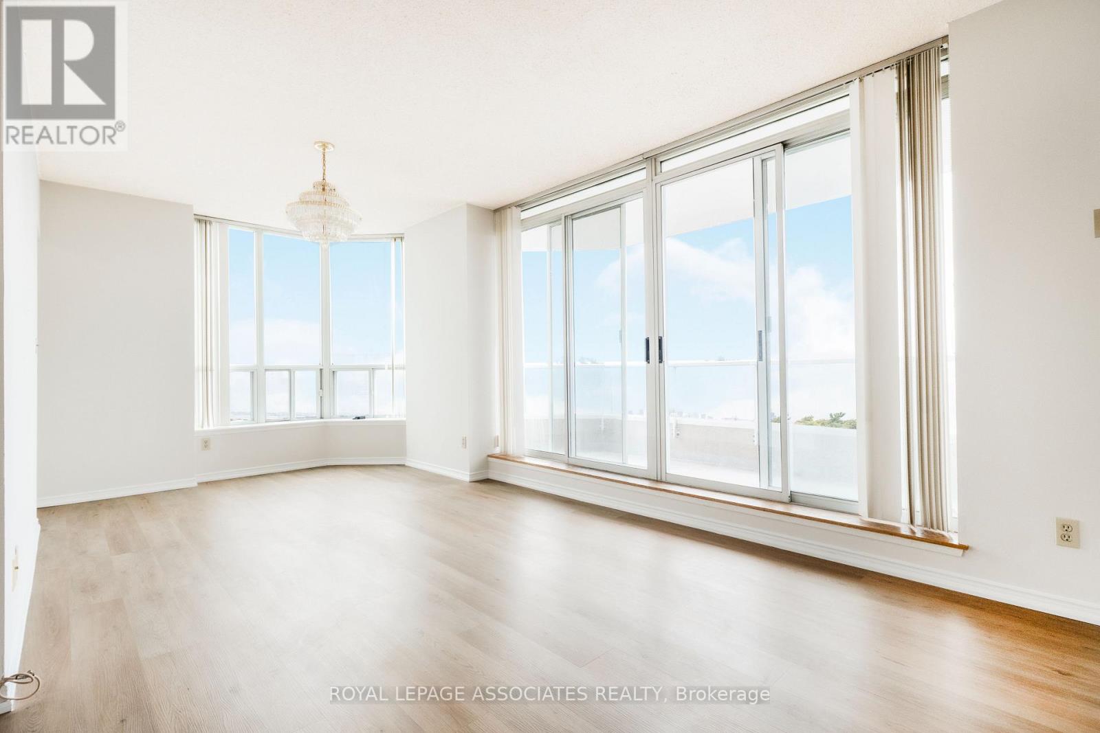 Property at 1009 - 400 MCLEVIN AVENUE image 4