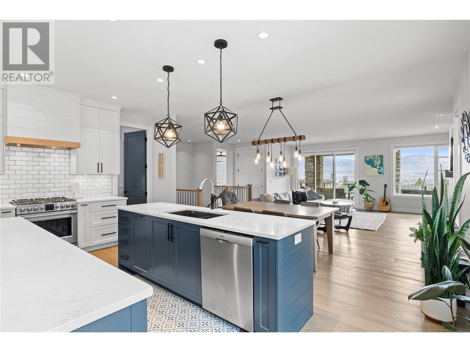 876 Boynton Place, Kelowna, British Columbia  V1V 2Y1 - Photo 3 - 10341523