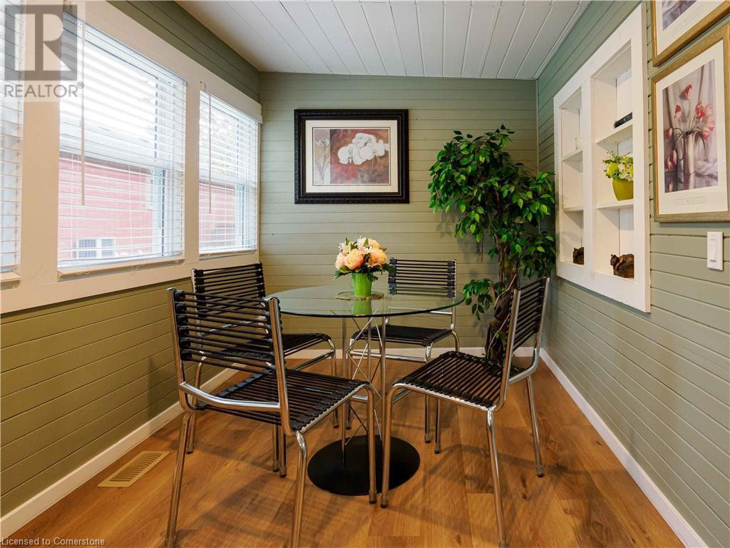 Property at 210 CHAPMAN Street W image 4