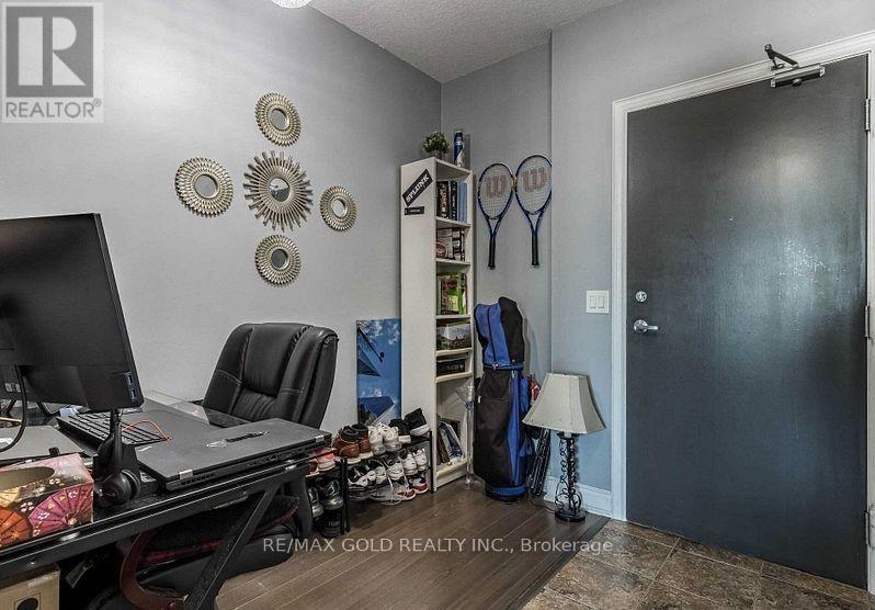 2001 - 223 Webb Drive, Mississauga, Ontario  L5B 0E8 - Photo 3 - W12059774